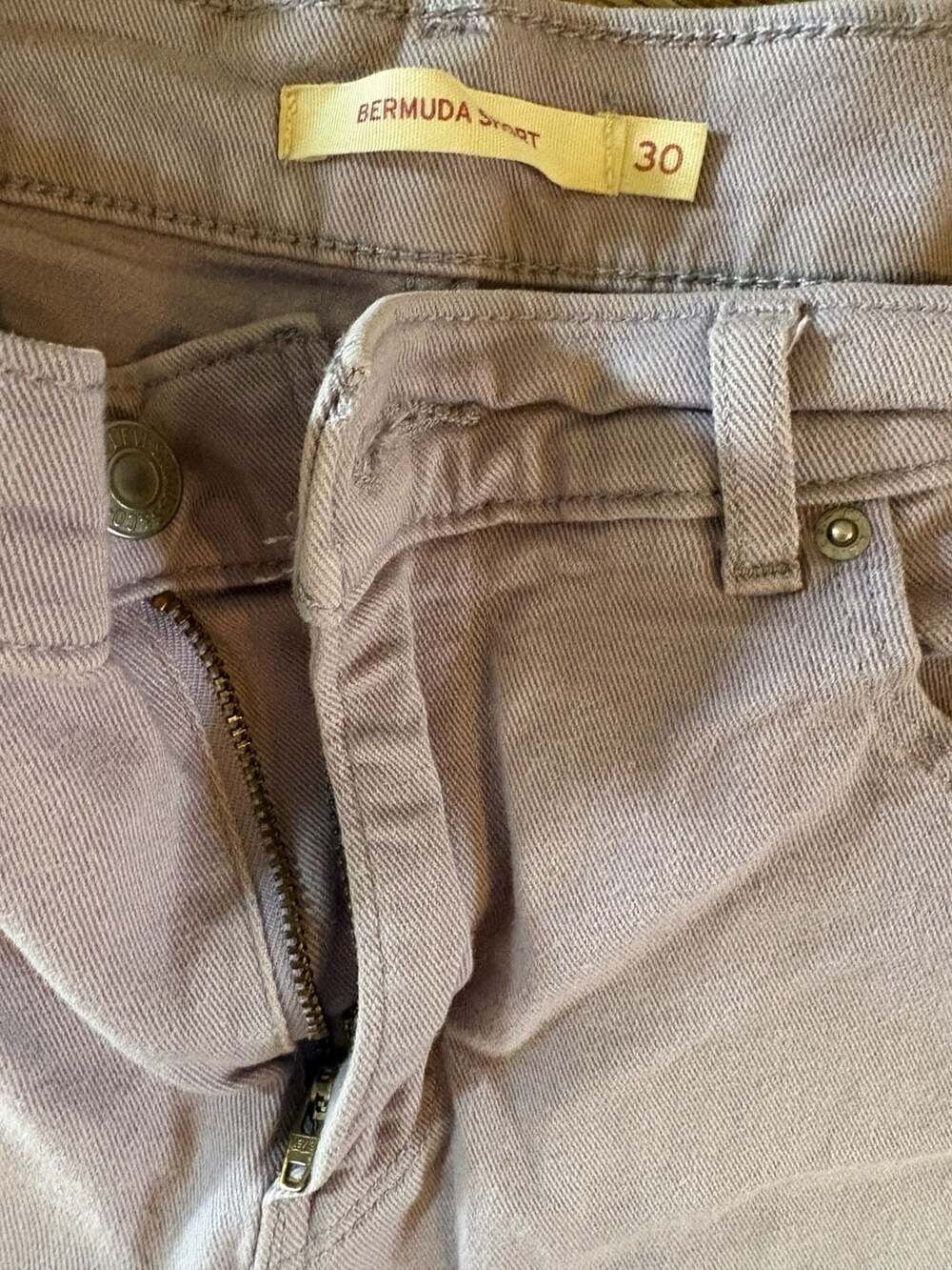 Levi's Bermuda Short Mauve Women's Size 30 - Picture 5 of 7